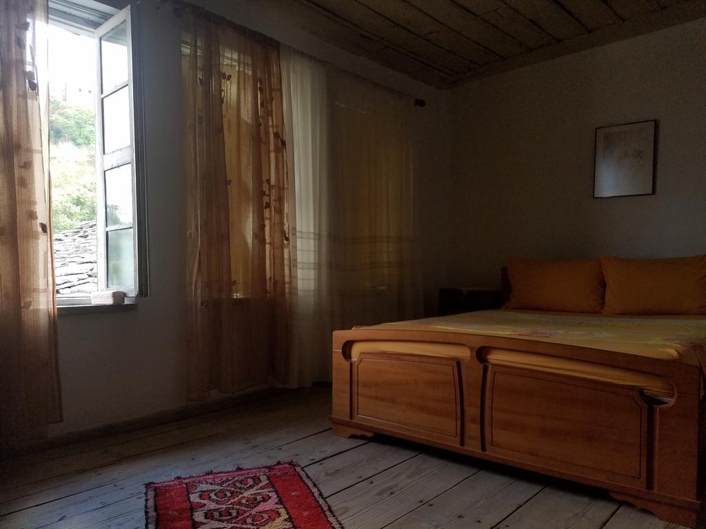 Lori'S Traditional House Gjirokaster Ngoại thất bức ảnh