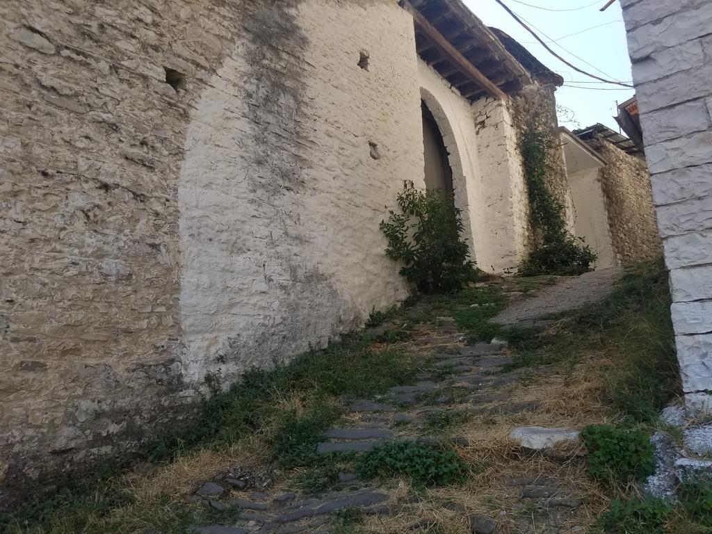 Lori'S Traditional House Gjirokaster Ngoại thất bức ảnh